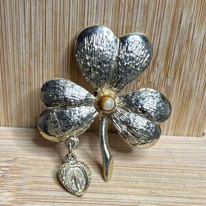 Vintage Pin Brooch Gold Toned Shamrock With Mary And White Faux Pearl